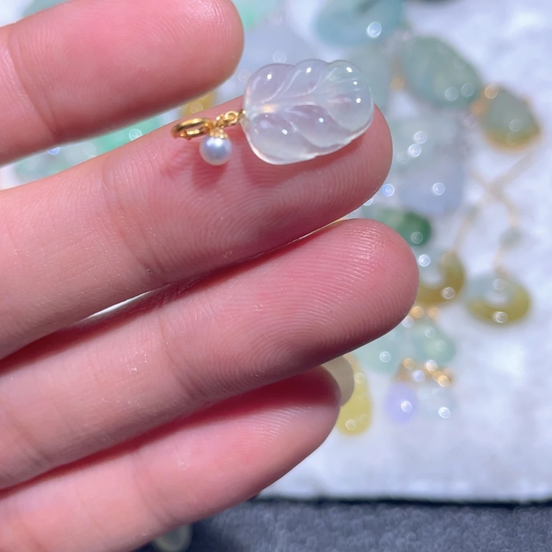 翡翠18K金镶嵌颈饰翡翠