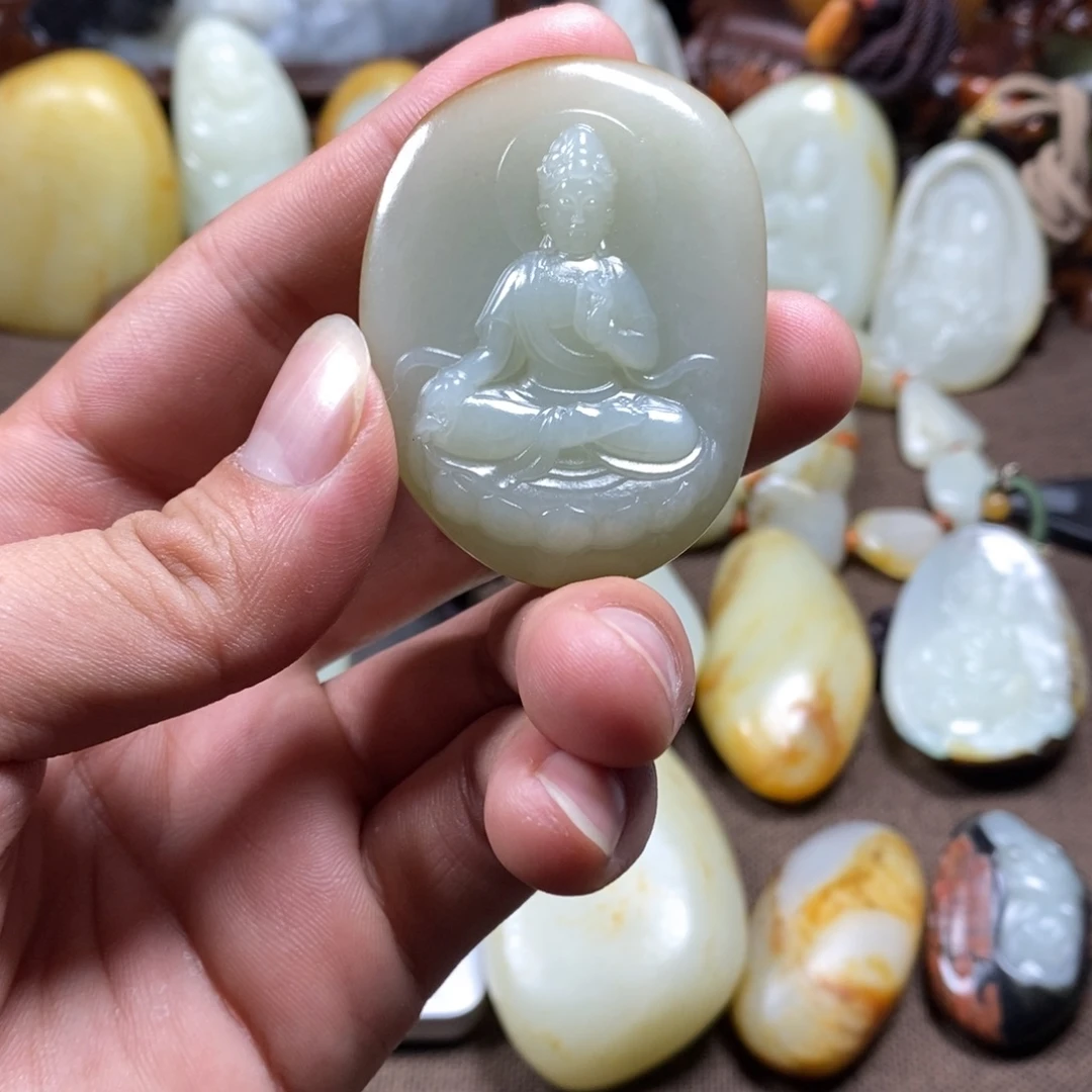 和田玉未镶嵌把件