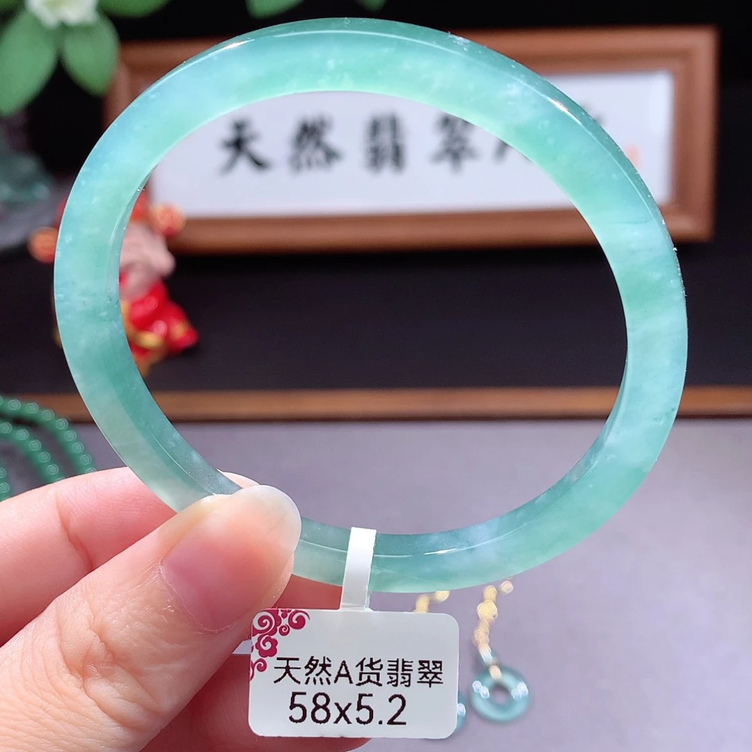 未镶嵌手镯（圆镯）翡翠