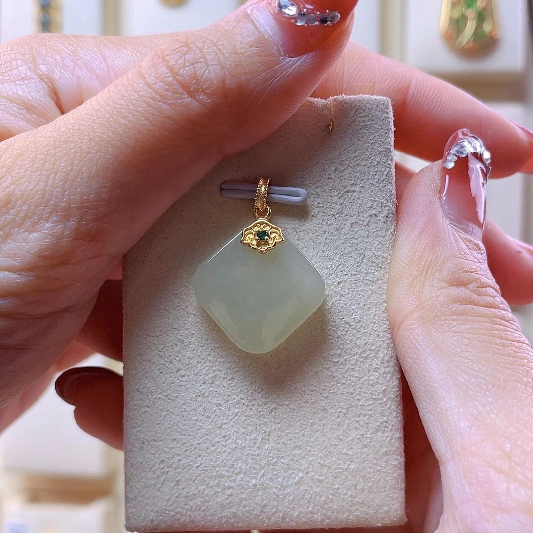 和田玉吊坠(赠链)银S925镀金镶嵌?****?