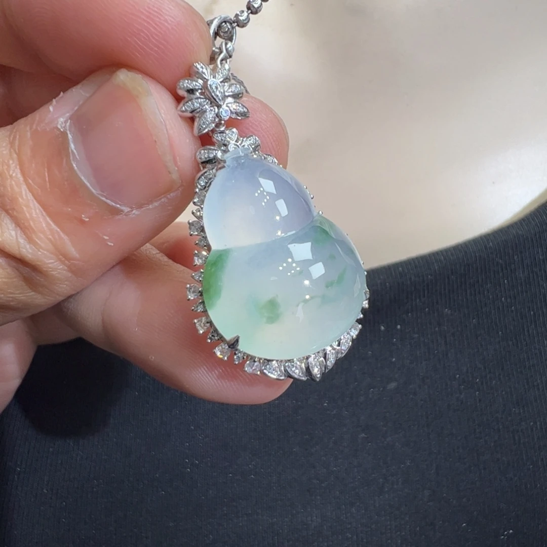 翡翠吊坠(不含链)18K金镶嵌