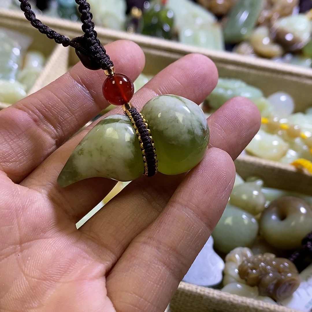 岫玉未镶嵌钥匙扣一个