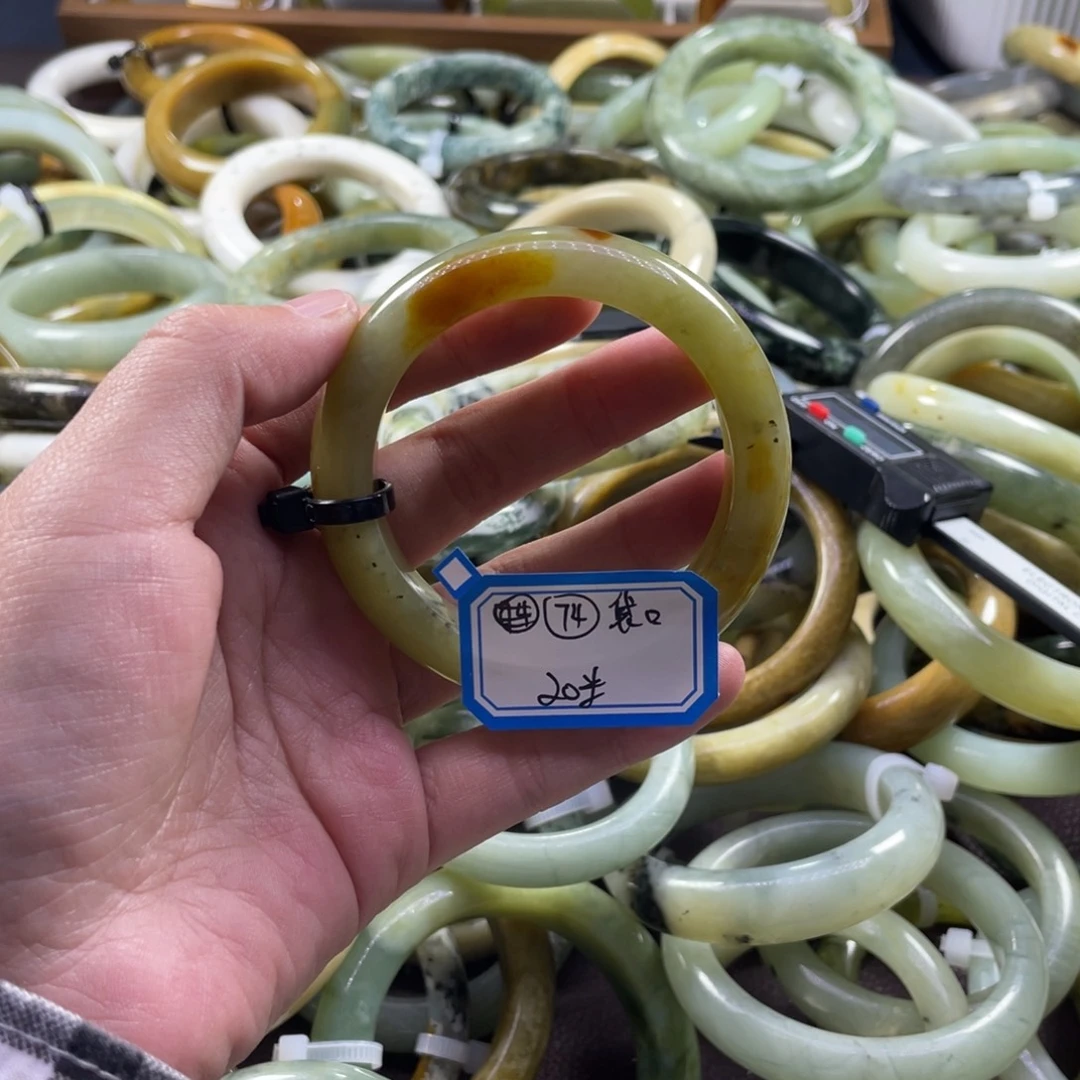 袋***袋蛇纹石玉未镶嵌手镯