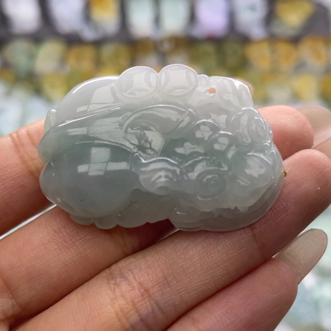 翡翠未镶嵌颈饰貔貅