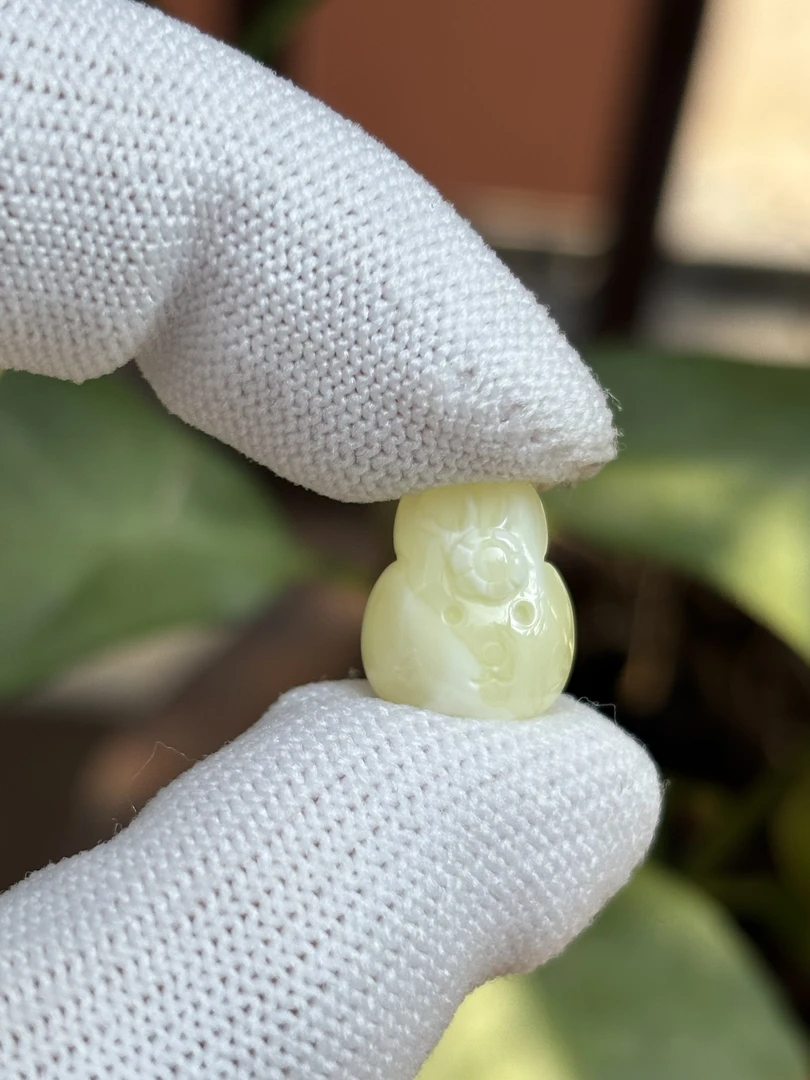 F0120天然蜜蜡琥珀兔头配饰11.7x14.3x6.8mm