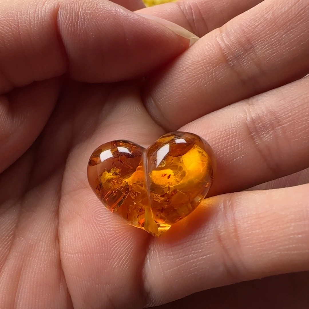 未镶嵌颈饰琥珀花珀屁桃爱心吊坠特价出