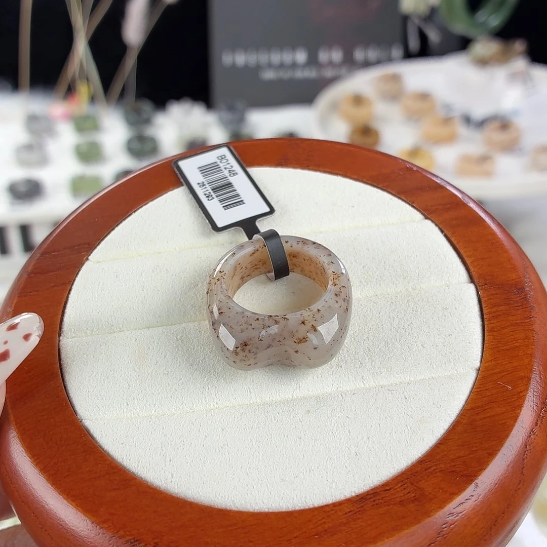 和田玉未镶嵌戒指i66花生糖猫耳17.3不退换