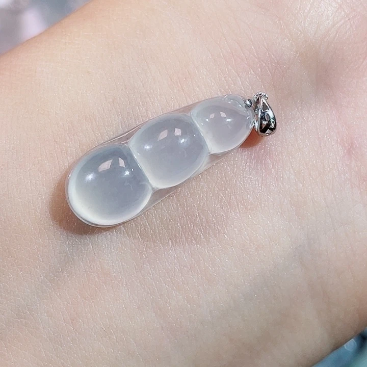 颈饰18K金镶嵌翡翠豆子