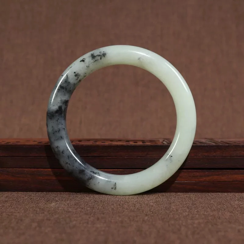 57.6mm新疆和田玉青花圆条手镯子女款黑白分明半山半水意境