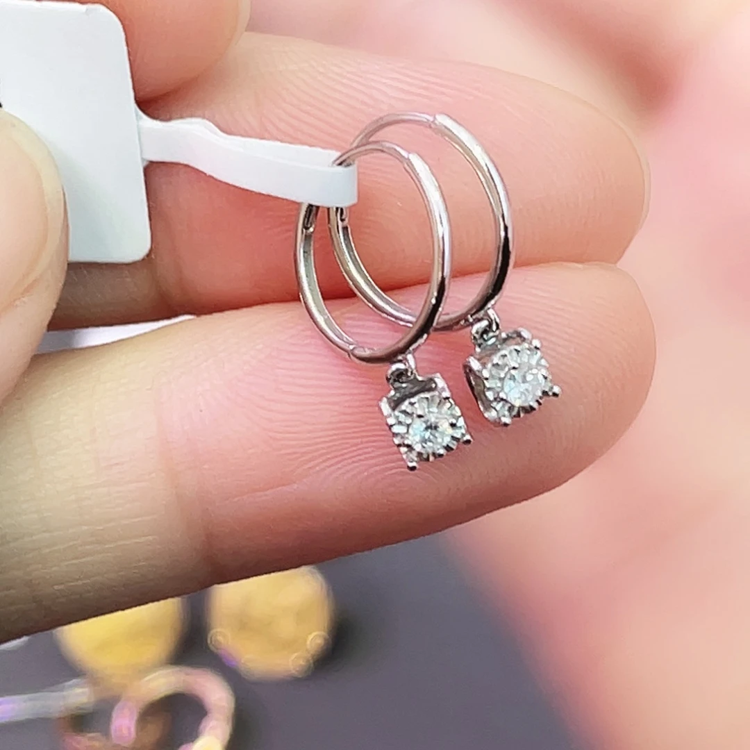 耳饰钻石18K金镶嵌牛头耳扣