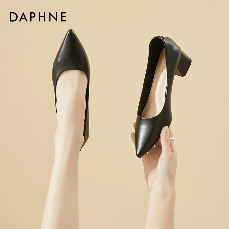 达芙妮粗跟高跟鞋尖头女鞋2025新款春季简约风配裙子不累脚单鞋S