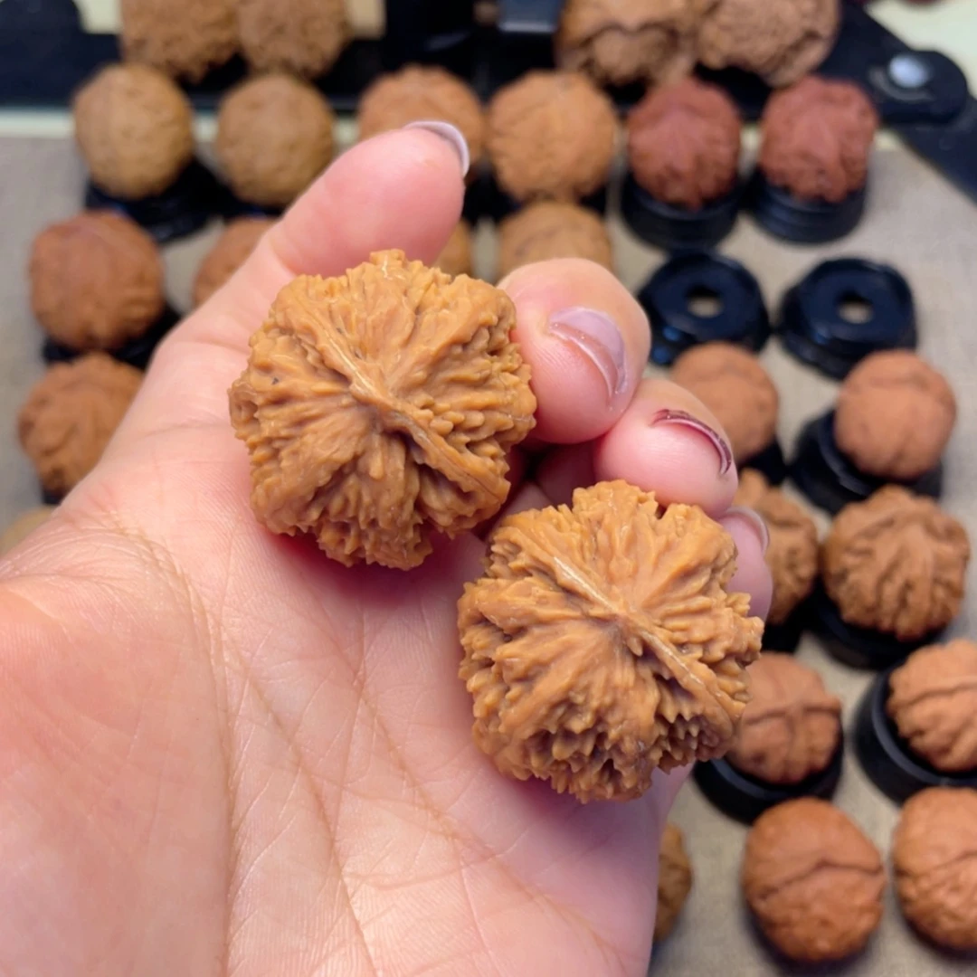 【闪购商品】把件文玩核桃绣球