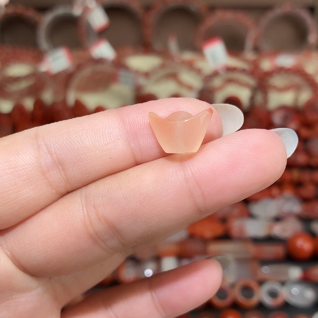 南红玛瑙未镶嵌颈饰通孔元宝