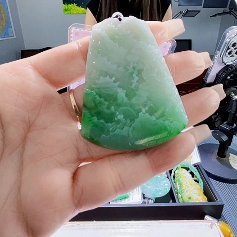 颈饰未镶嵌翡翠一个