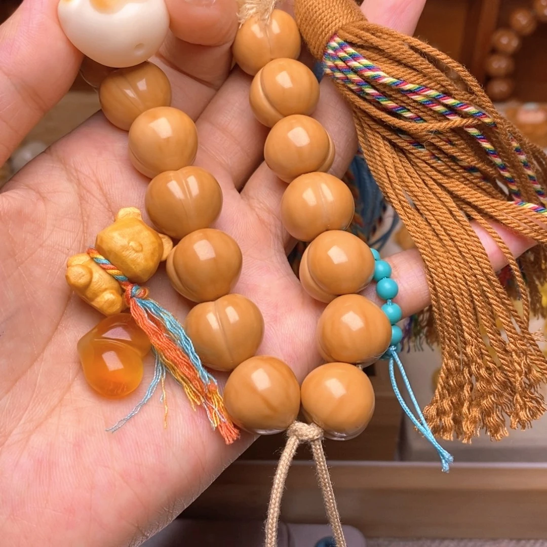 默***爱手串猴头核桃奶油泡芙手持猫爪绿穿围檀熊1.14蜜心金流苏