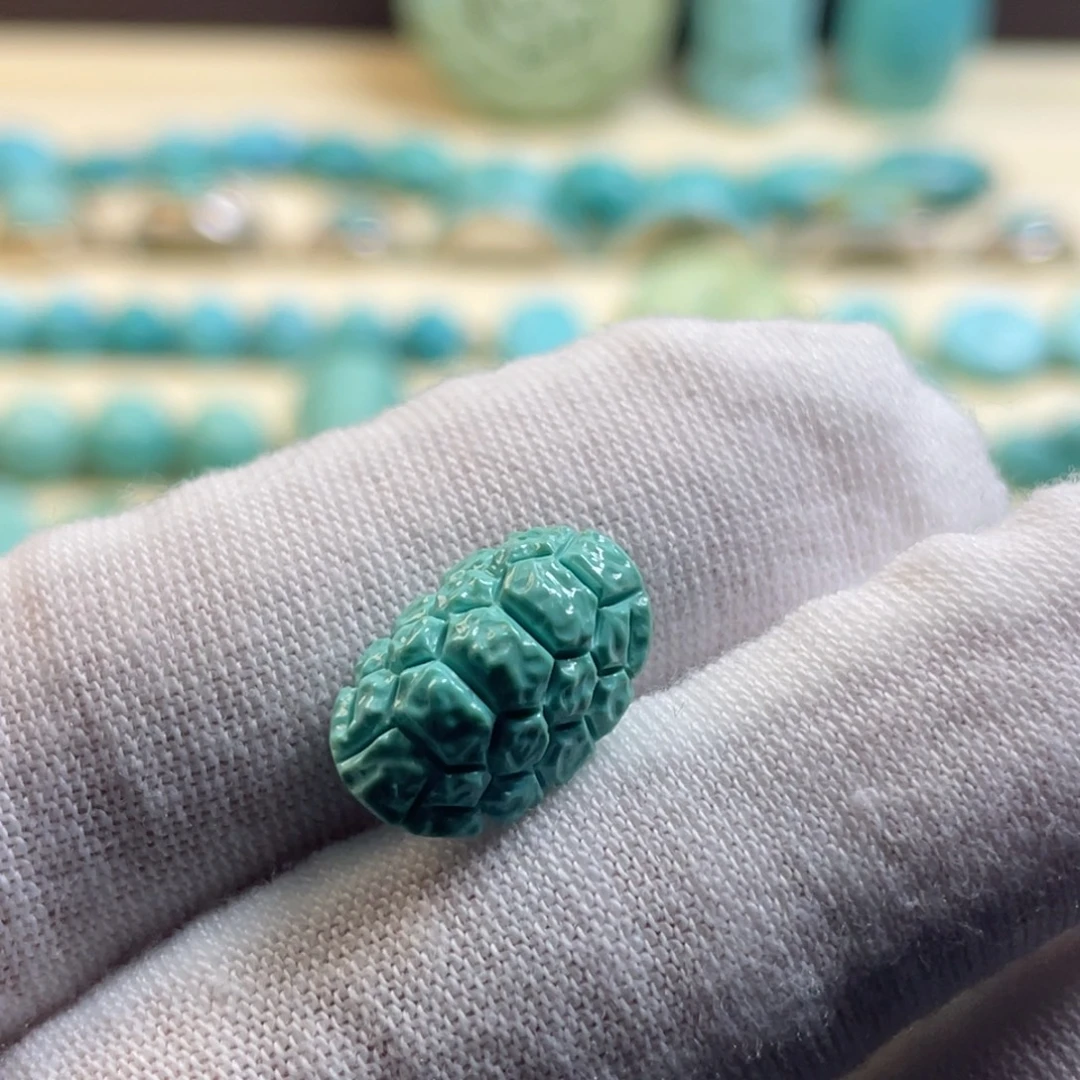 绿松石未镶嵌颈饰