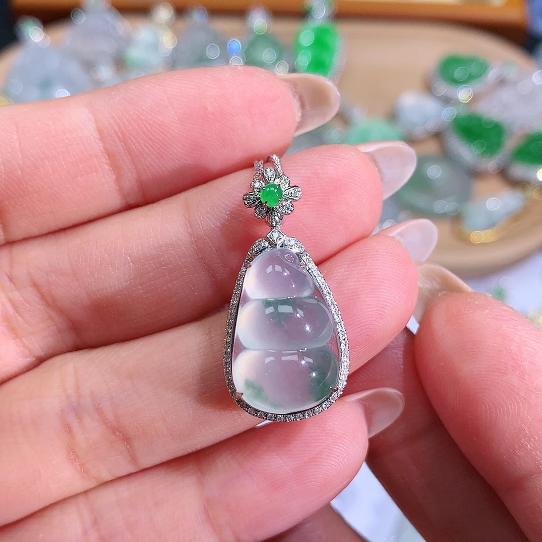 翡翠18K金镶嵌颈饰翡翠