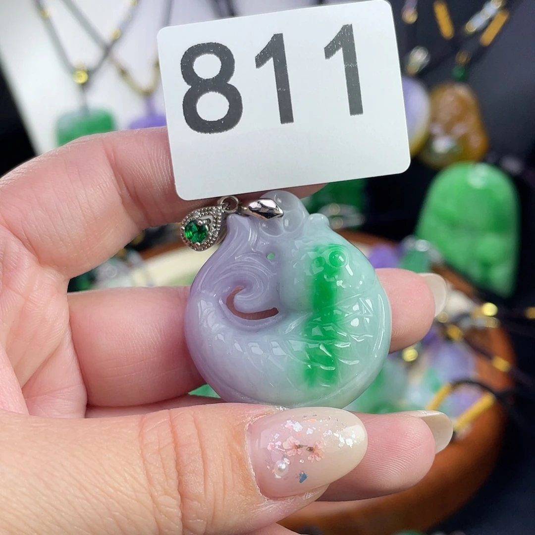 翡翠未镶嵌吊坠(赠链)