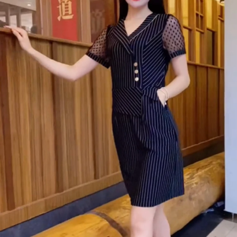 夏季新款v领短袖拼接高档时尚条纹中长款气质显瘦遮肉减龄连衣裙