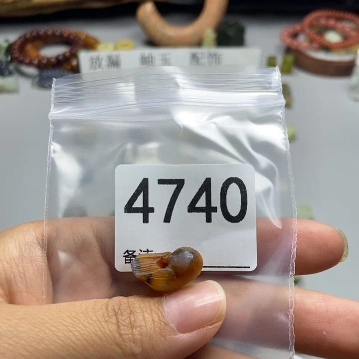 一***)未镶嵌蛇纹石玉颈饰