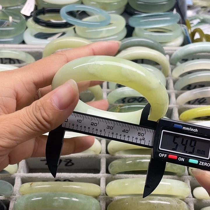 蛇纹石玉未镶嵌手镯282