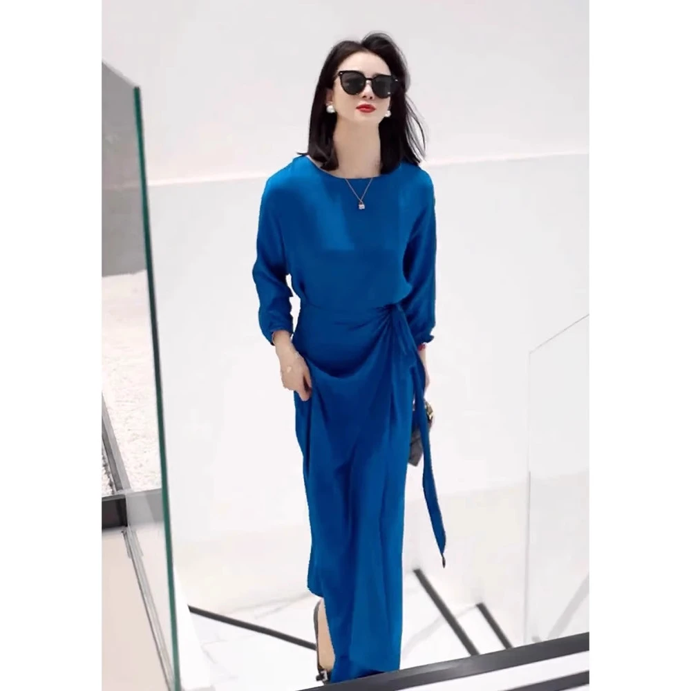 今年流行新款蓝色圆领醋酸缎面修身收腰连衣裙女法式干练轻熟气质