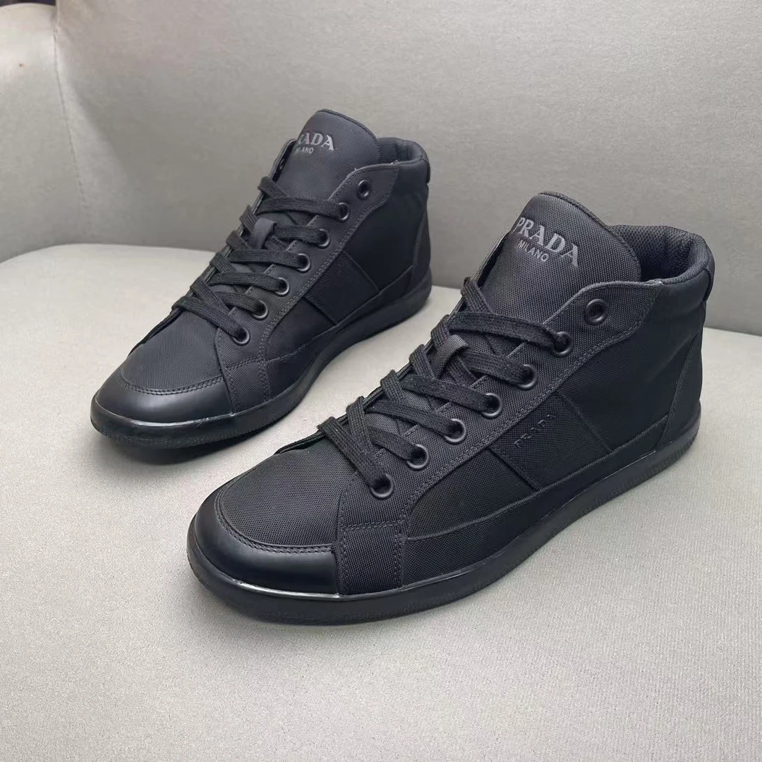 95新 Prada/普拉达 黑色网面侧边压印logo时尚百搭高帮板鞋 42码