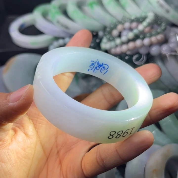 定制翡翠未镶嵌手镯