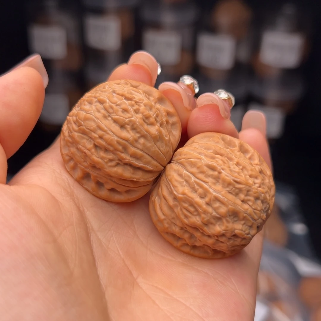 文玩核桃吊坠小*.铁锤