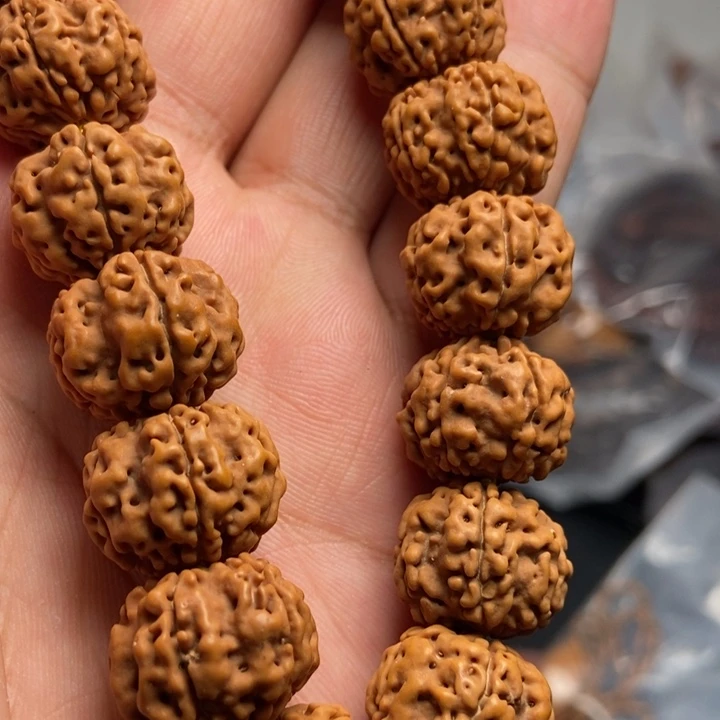 猴头核桃吊坠从***葱文玩手串