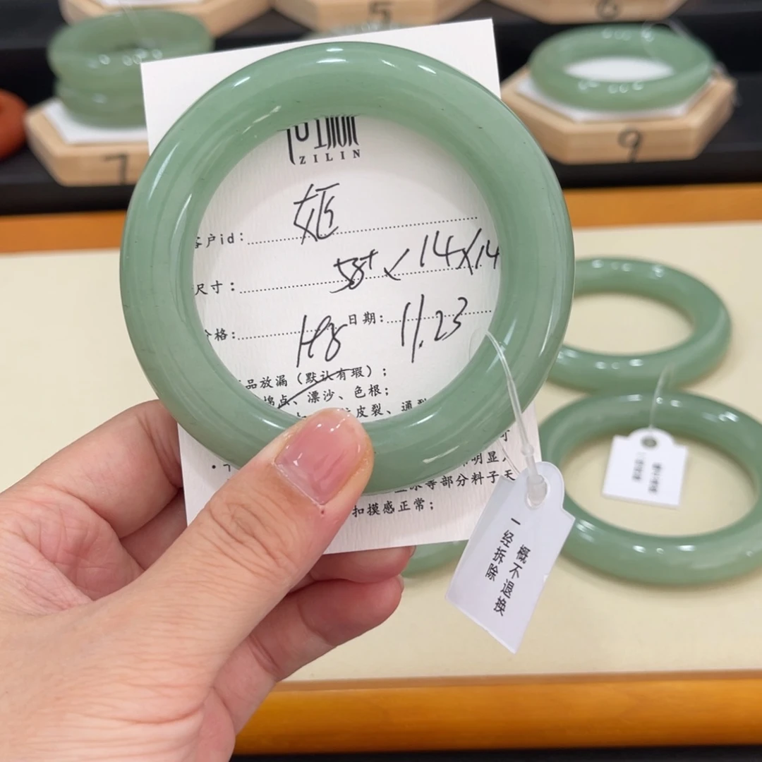 未镶嵌手镯石英质玉滝****麻