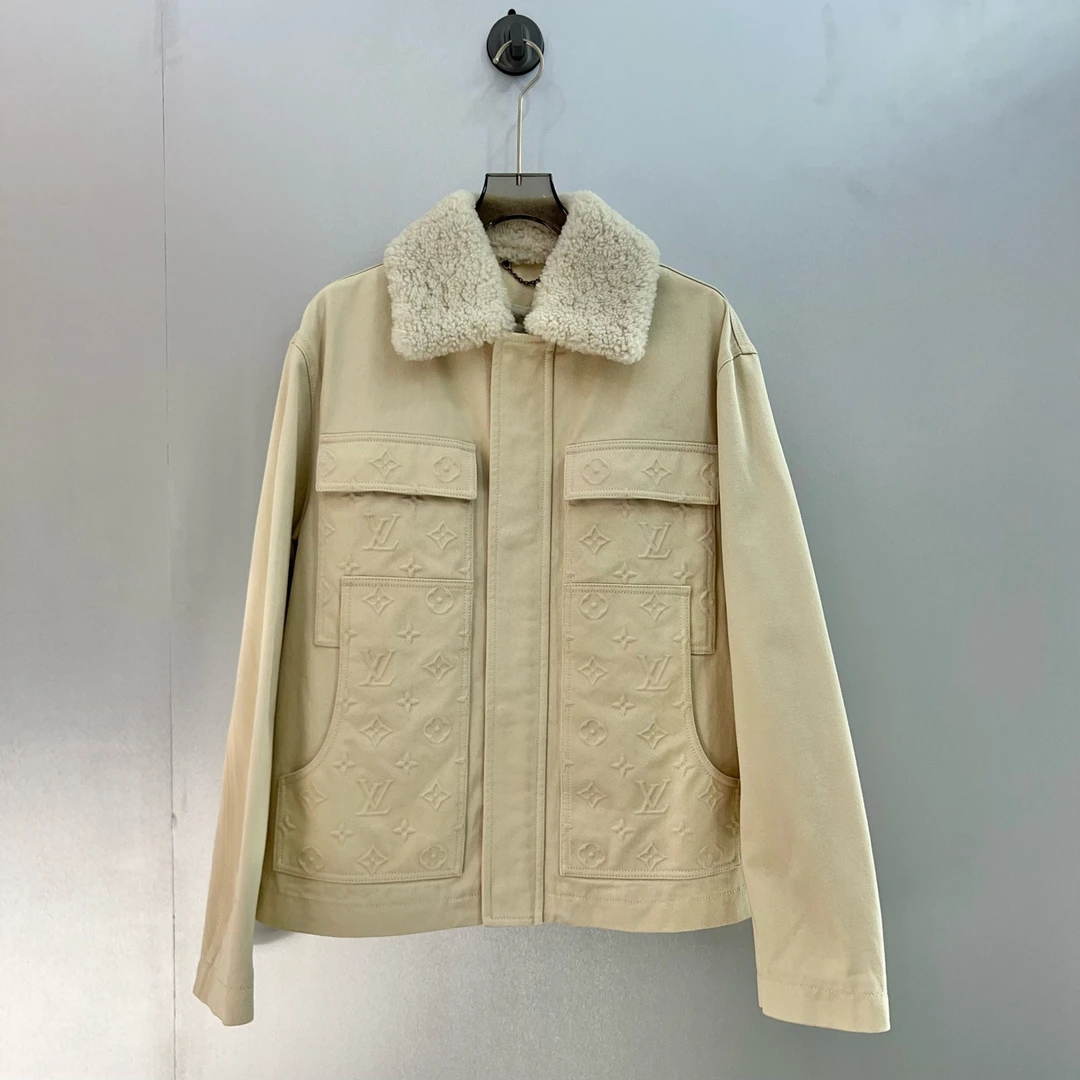 未使用 LouisVuitton/路易威登 米白色伐木满印外套/48码(北京)