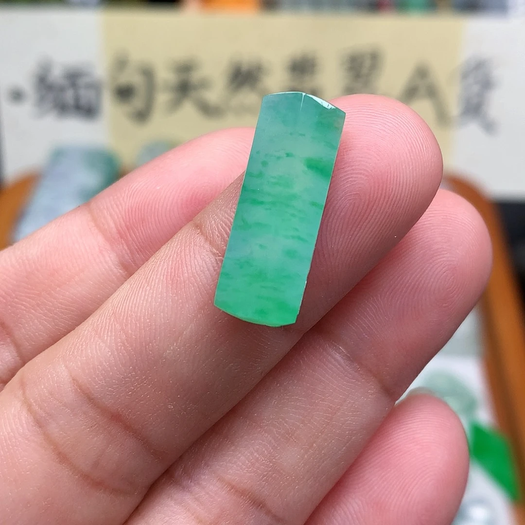 翡翠裸石缅甸天然A货翡翠冰种无事牌