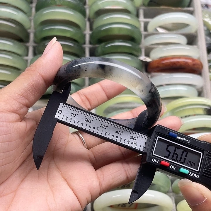 蛇纹石玉未镶嵌手镯171