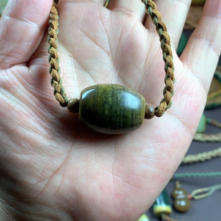 吊坠(赠链)未镶嵌岫岩河磨玉（透闪石质玉）