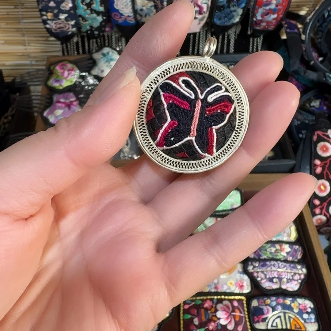 织绣民族风刺绣吊坠