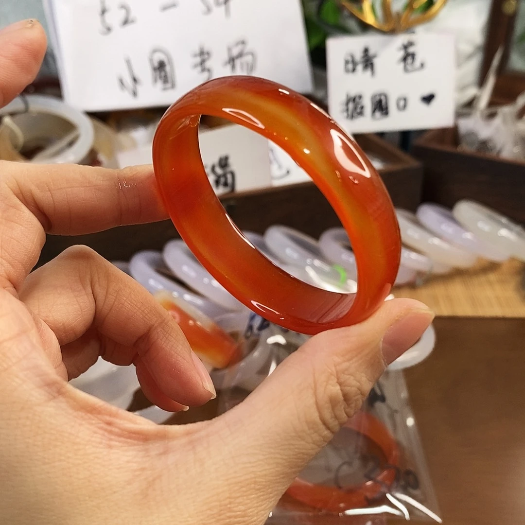 玛瑙/玉髓未镶嵌手镯C321。52.6圈。瑕