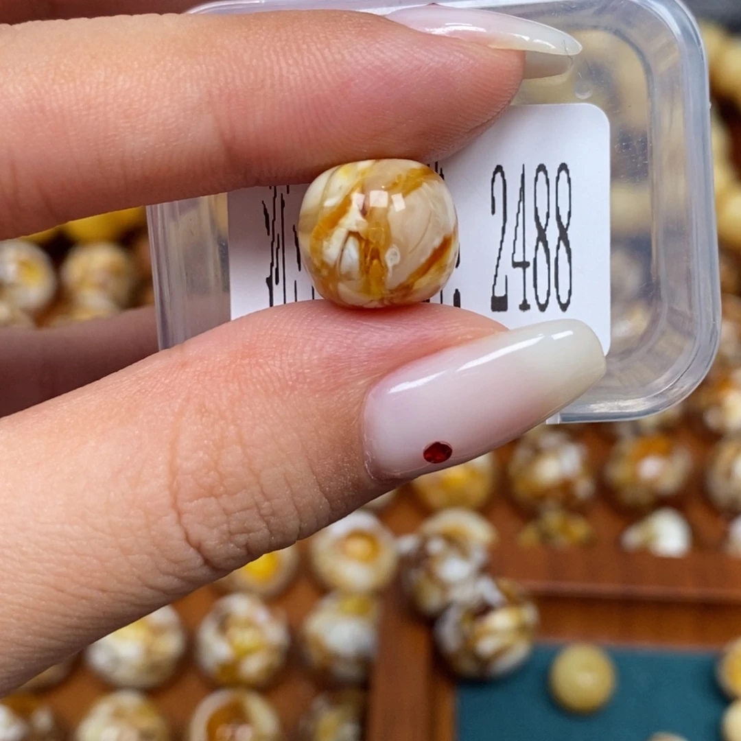 蜜蜡未镶嵌珠宝奇石2488