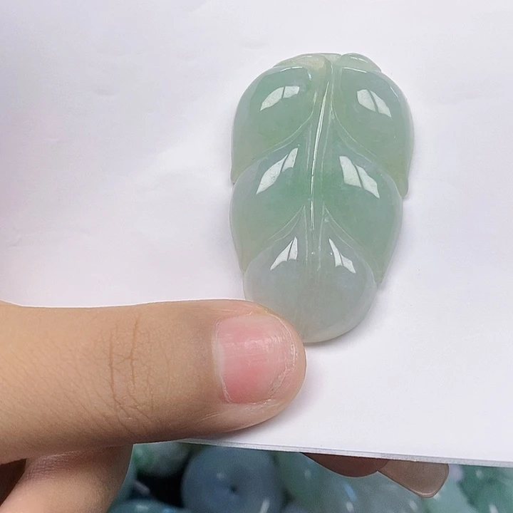 Y***࿐翡翠未镶嵌颈饰翡翠