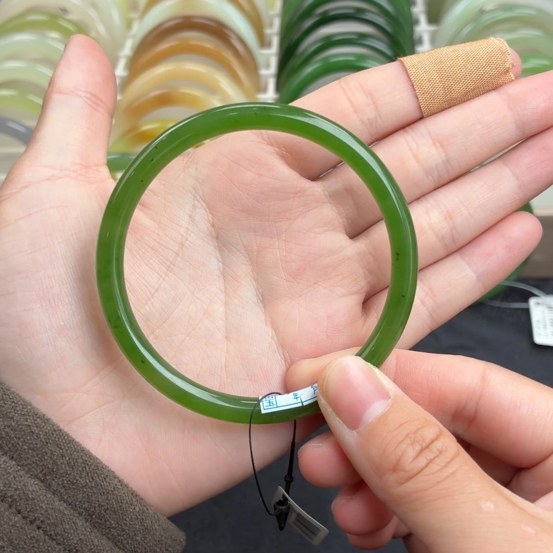 和田玉未镶嵌手镯-冰底碧玉色阶阳绿｜少黑点卡5➕叮当56号