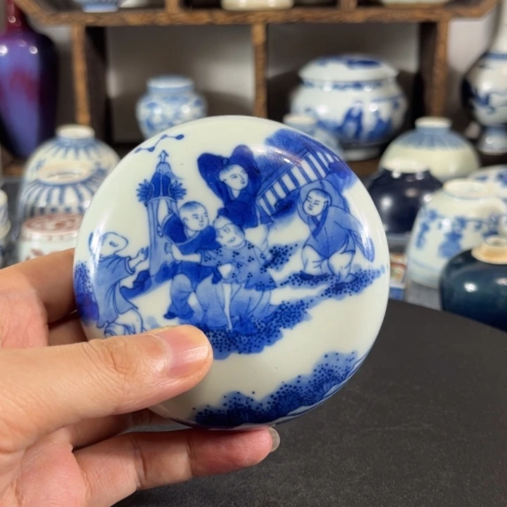 一个青花的小盒子刘*
