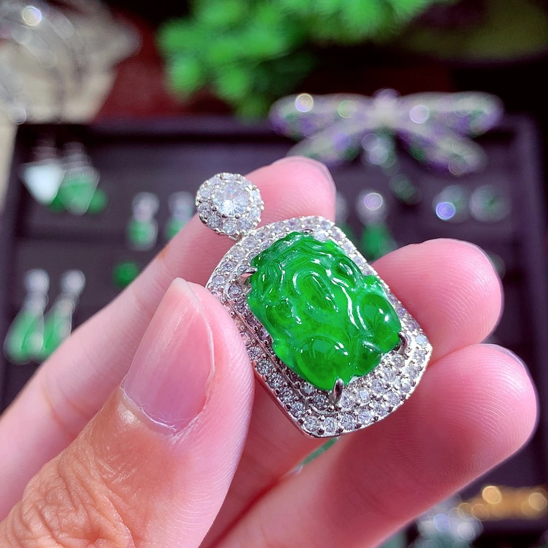 颈饰未镶嵌翡翠天然