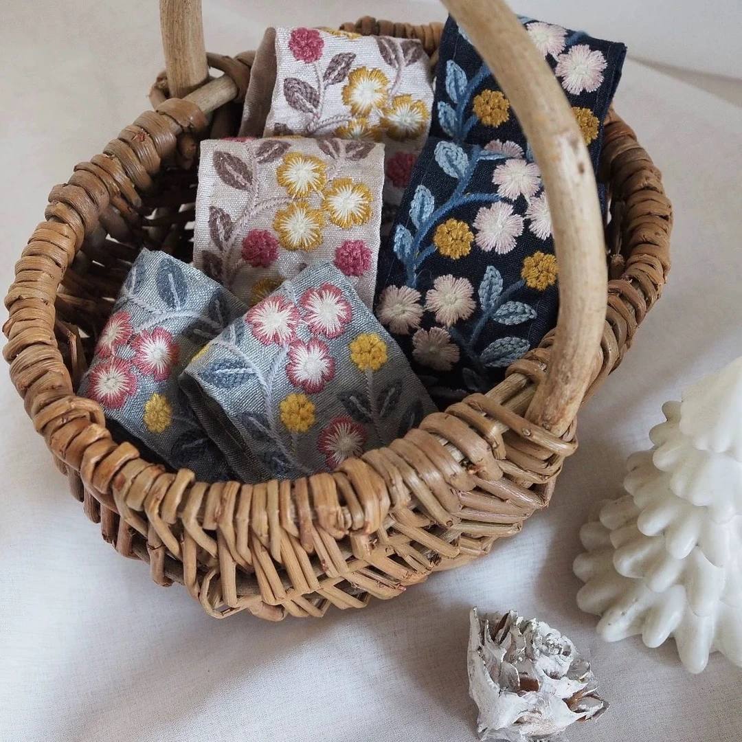 刺绣织带4cm宽民族风布底小花刺绣丝带手工配件辅料diy 进口