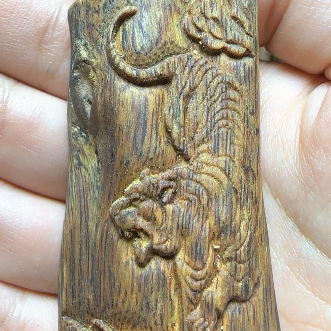 沉香碎屑沉香碎屑