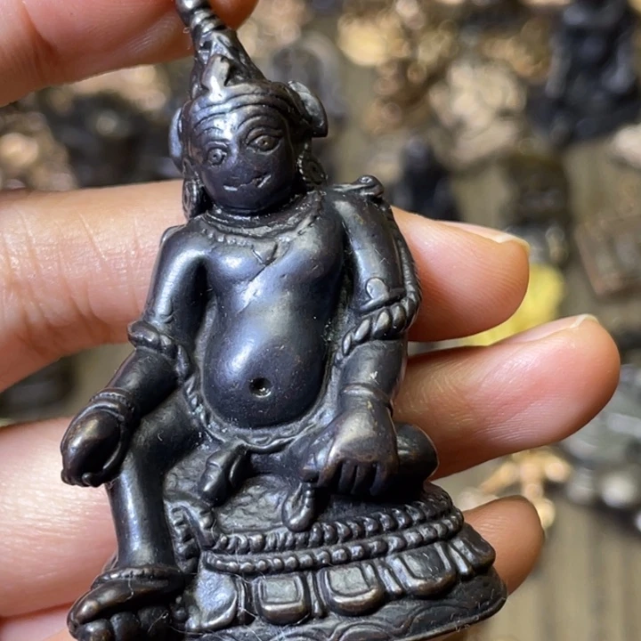 青铜做旧帕拉风格大黄摆件