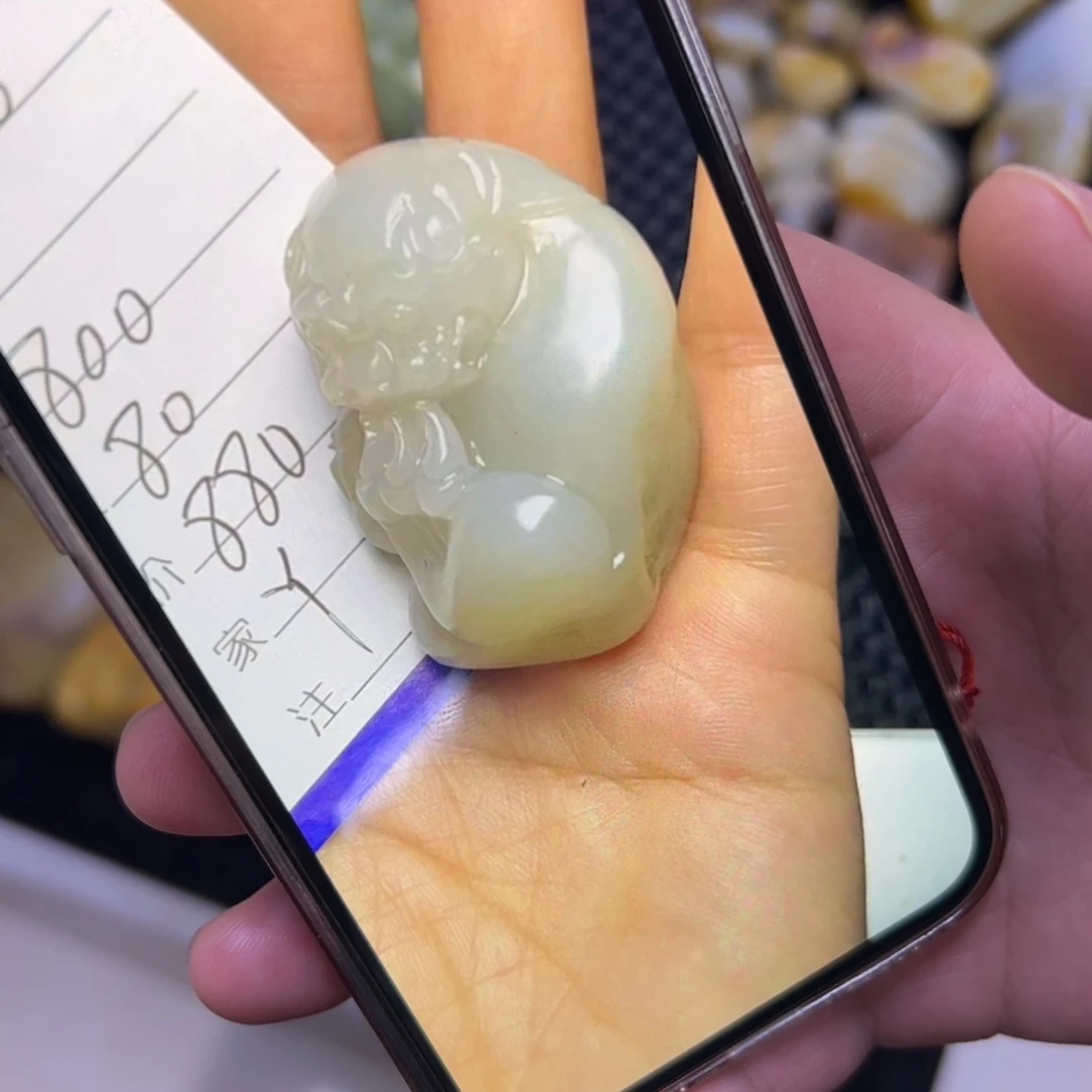 辛***巴和田玉未镶嵌颈饰