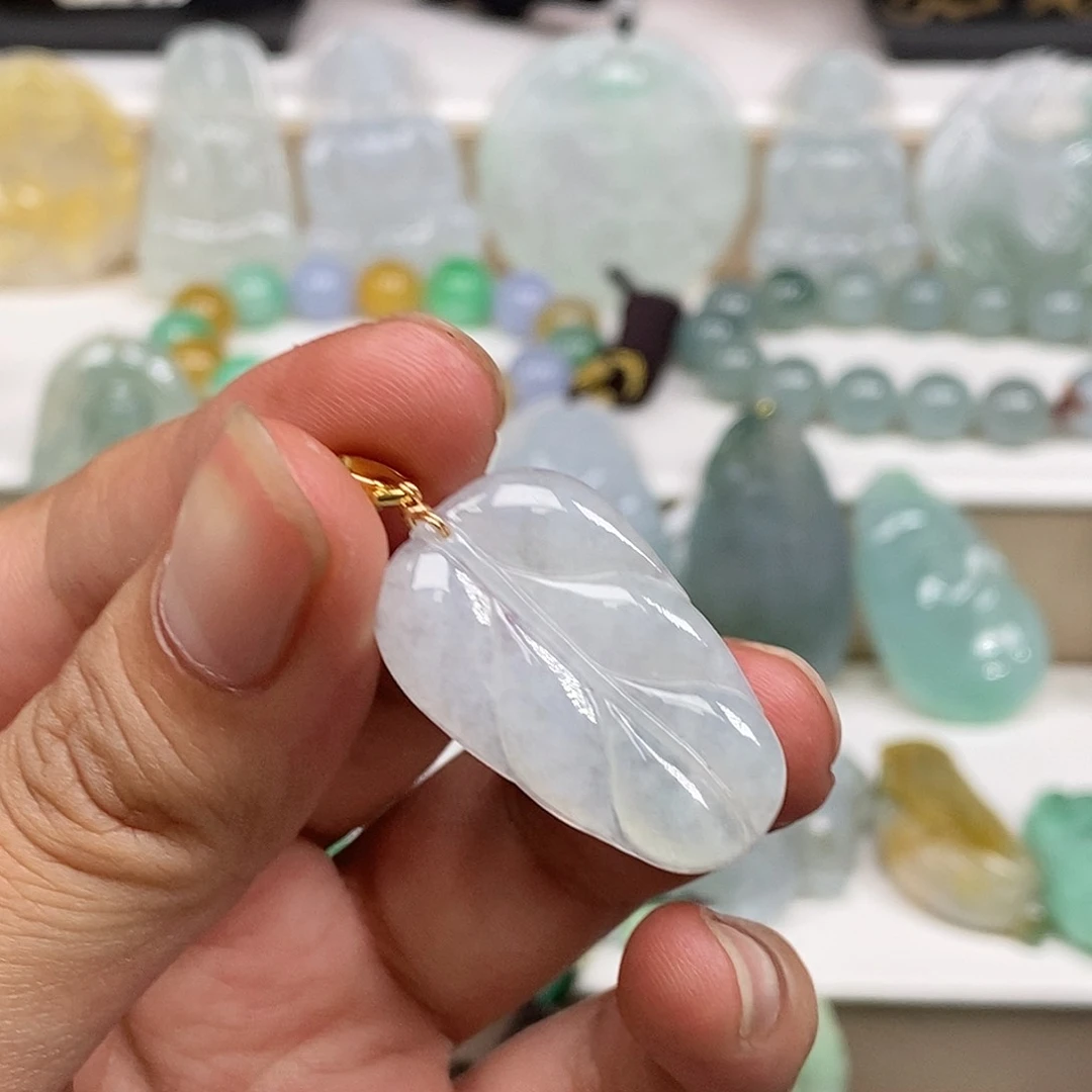 翡翠未镶嵌颈饰姑*翡翠