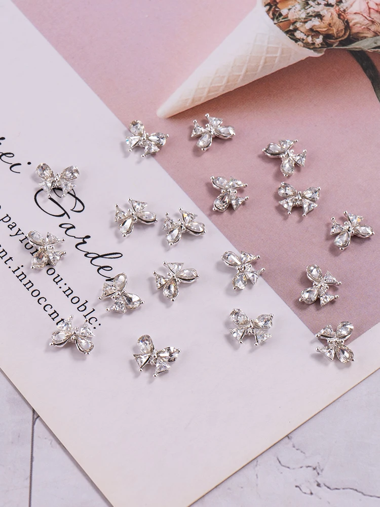 新款白色成品蝴蝶锆石拼钻爆闪三角水滴美甲饰品超闪锆石钻镶钻