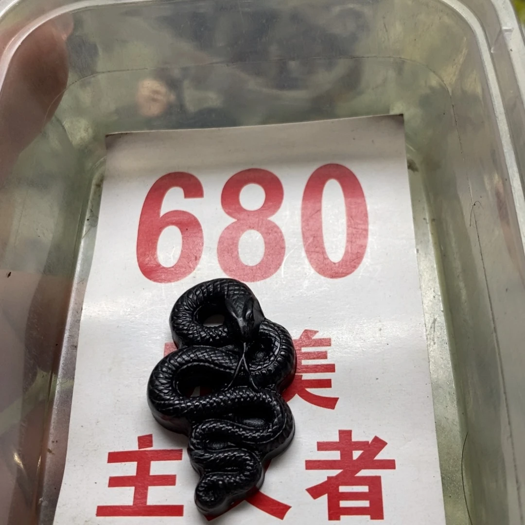 蛇纹石玉挂坠未镶嵌