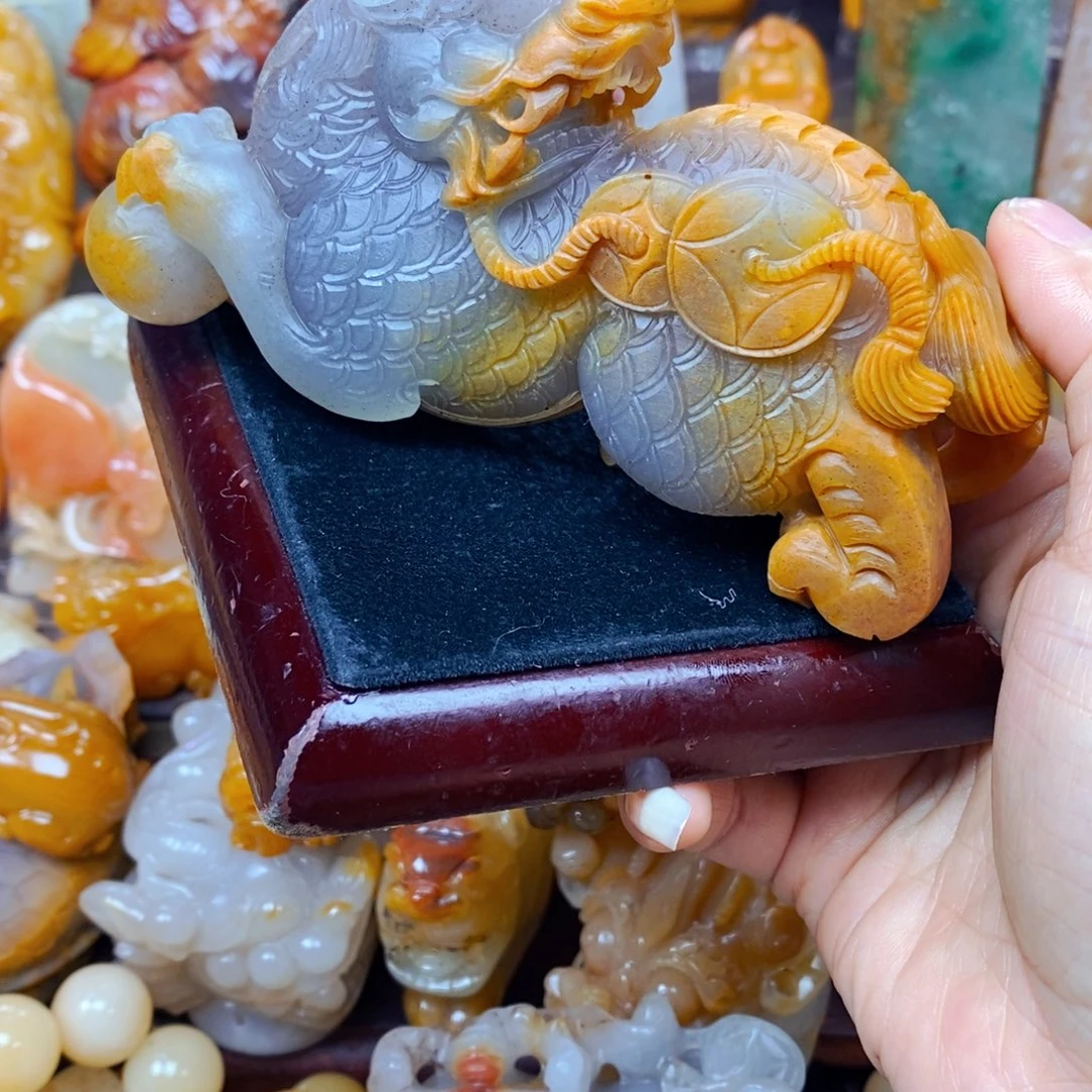 石英质玉（黄龙玉）未镶嵌颈饰